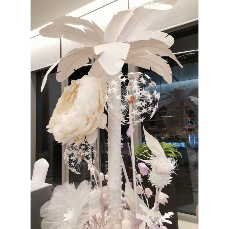 بڑے کاغذ کے ناریل کا درخت